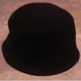 Mayim's black hat