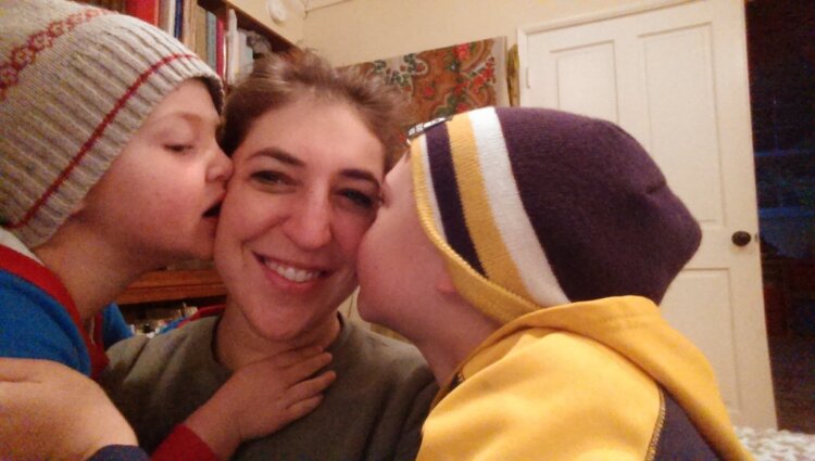 Kids With Smartphones Why Mayim Bialik Refuses To Buy Them For Her Boys