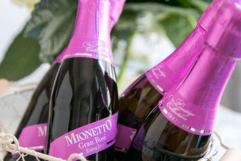 Mionetto Mini Rosé bottles