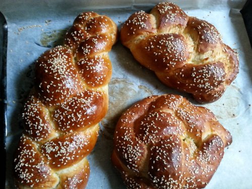 Challah bread with sesame seeds