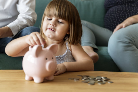 4 important questions (and answers!) about kids and financial literacy