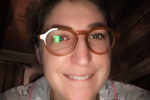 Mayim picked out new glasses all on her own